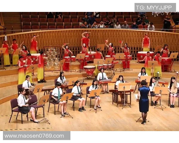 周杰伦与足球明星亲密互动共谱音乐与体育的精彩篇章